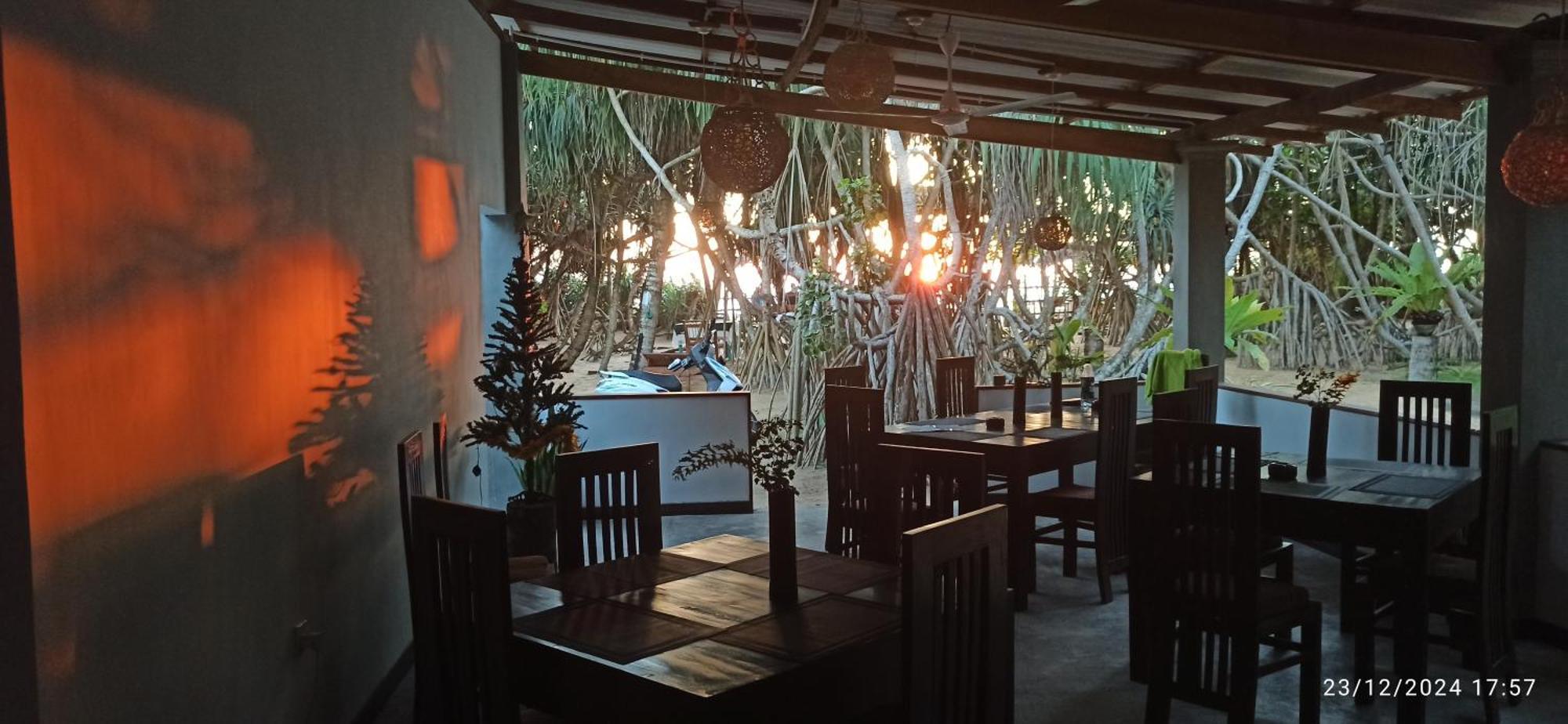 Ravana - Beach Cabanas ฮิกคาดูวา ภายนอก รูปภาพ